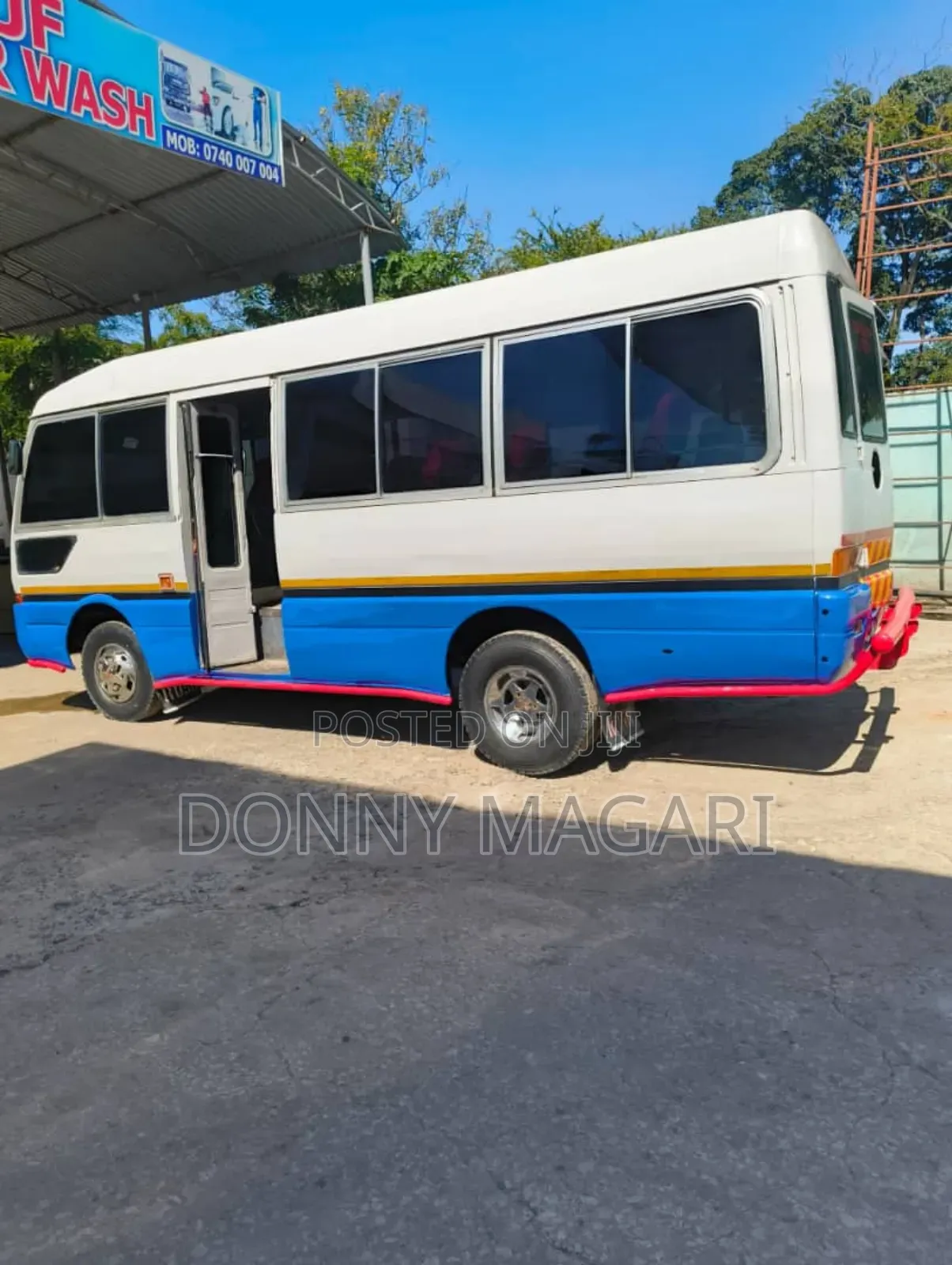Mitsubishi Fuso Rosa 2000 White