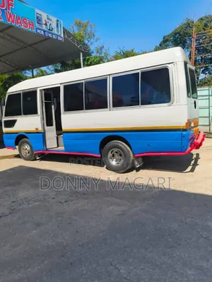 Mitsubishi Fuso Rosa 2000 White