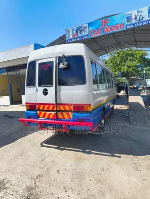 Mitsubishi Fuso Rosa 2000 White