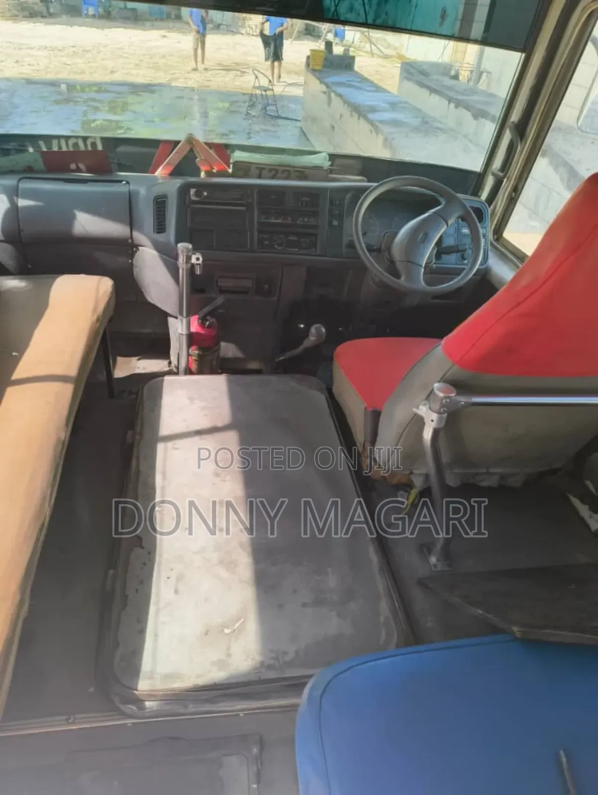 Mitsubishi Fuso Rosa 2000 White