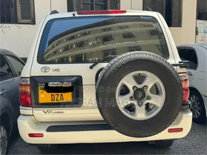 Toyota Land Cruiser 2007 White