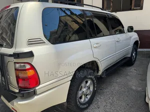 Toyota Land Cruiser 2007 White