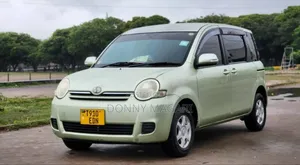 Toyota Sienta 2007 Green