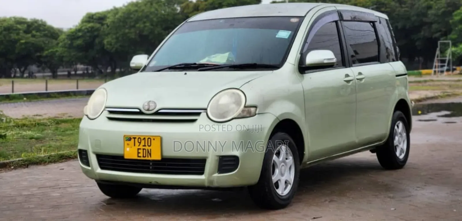 Toyota Sienta 2007 Green
