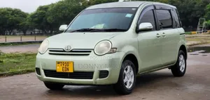 Toyota Sienta 2007 Green