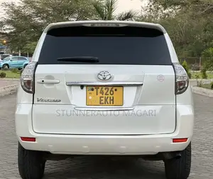 Toyota Vanguard 2009 White