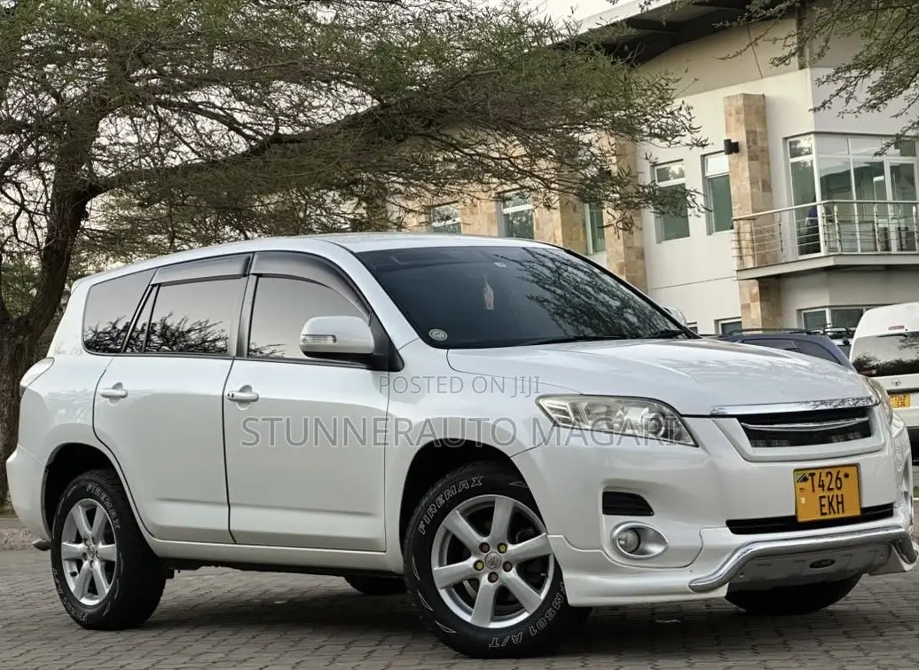 Toyota Vanguard 2009 White