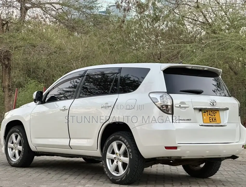 Toyota Vanguard 2009 White