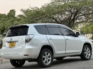 Toyota Vanguard 2009 White