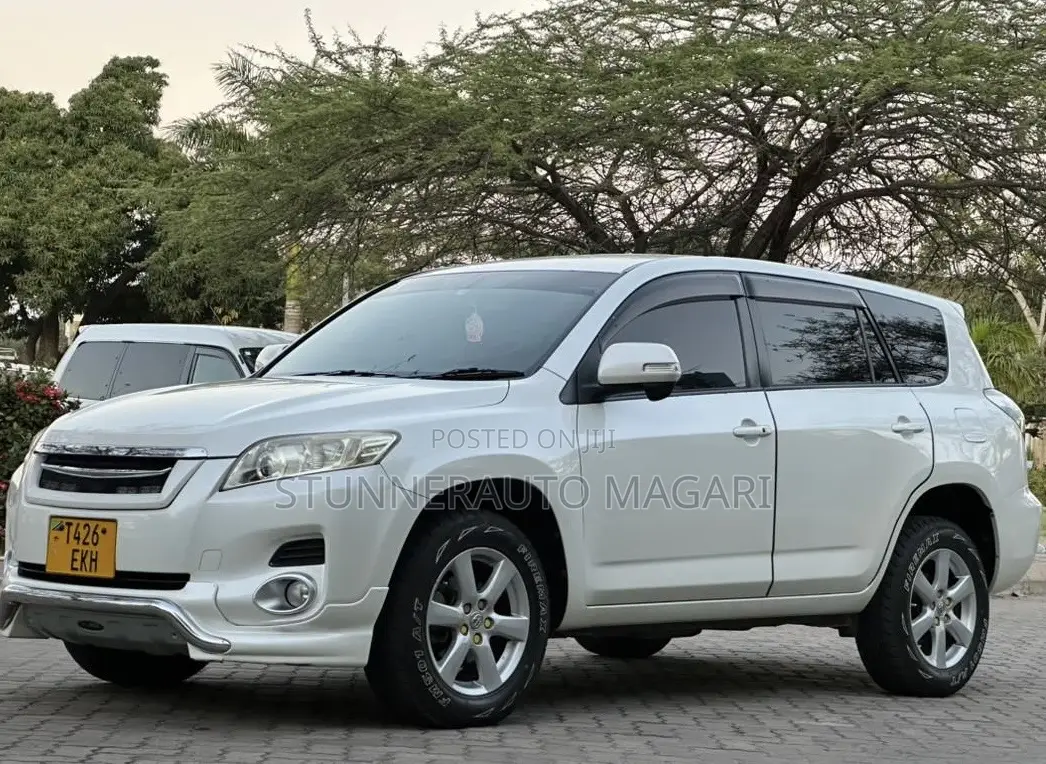 Toyota Vanguard 2009 White