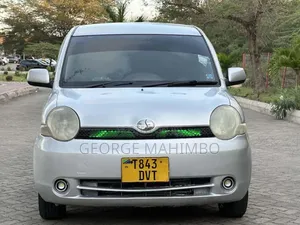 Toyota Sienta 2006 Silver