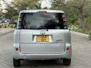 Toyota Sienta 2006 Silver
