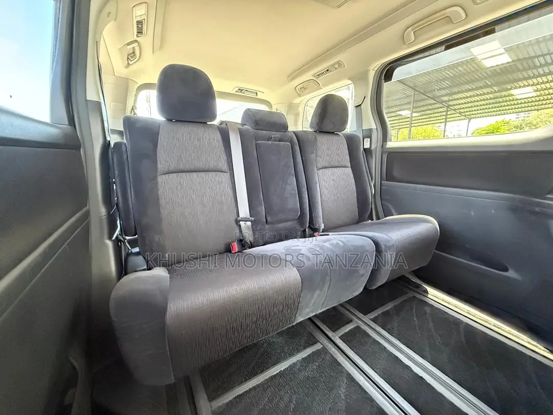 Toyota Alphard 2008 Silver