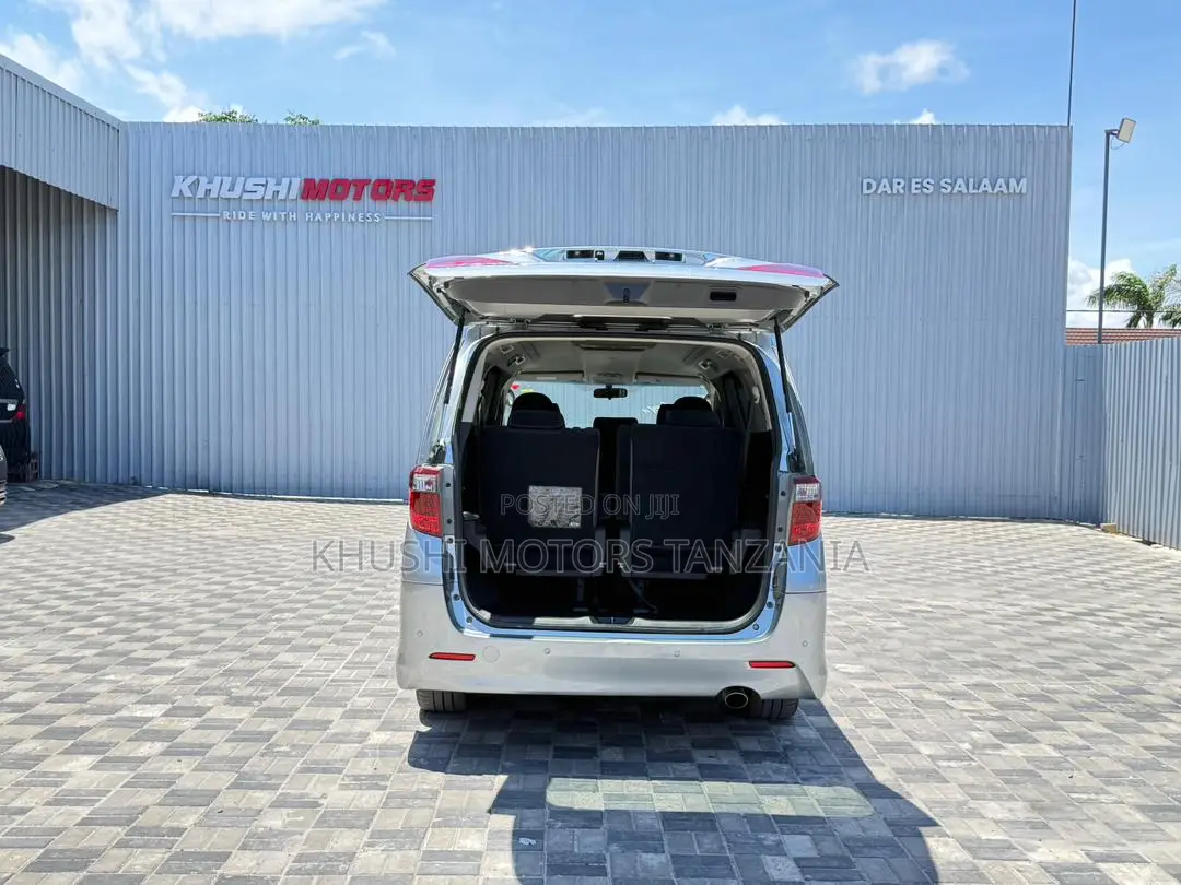 Toyota Alphard 2008 Silver