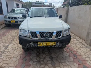 Nissan Patrol 3.0 D gr 2005 White