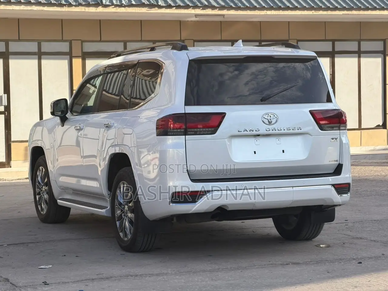 Toyota Land Cruiser LC300 2023 Off white