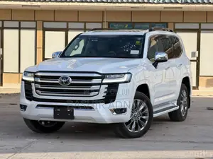 Toyota Land Cruiser LC300 2023 Off white