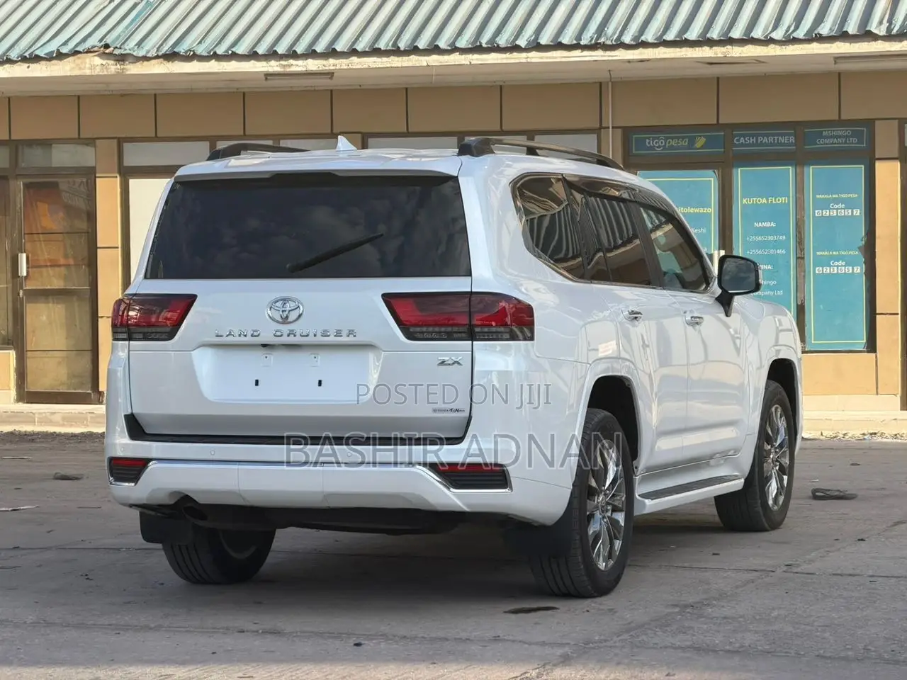 Toyota Land Cruiser LC300 2023 Off white