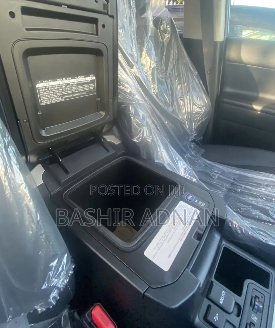 Toyota Land Cruiser Prado 2.8 2023 Off white
