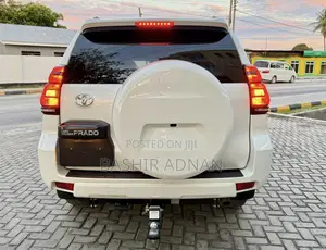 Toyota Land Cruiser Prado 2.8 2023 Off white
