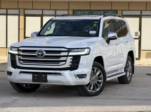 Toyota Land Cruiser LC300 2023 White
