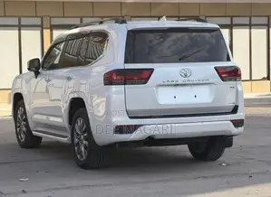 Toyota Land Cruiser LC300 2023 White