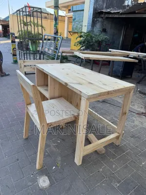 Meza Nzuri Sana Ya Kusomea Na Viti