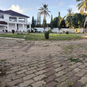6bdrm House in Bahari Beach Dsm, Kinondoni for sale