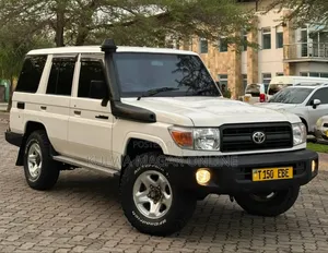 Toyota Land Cruiser 2015 White