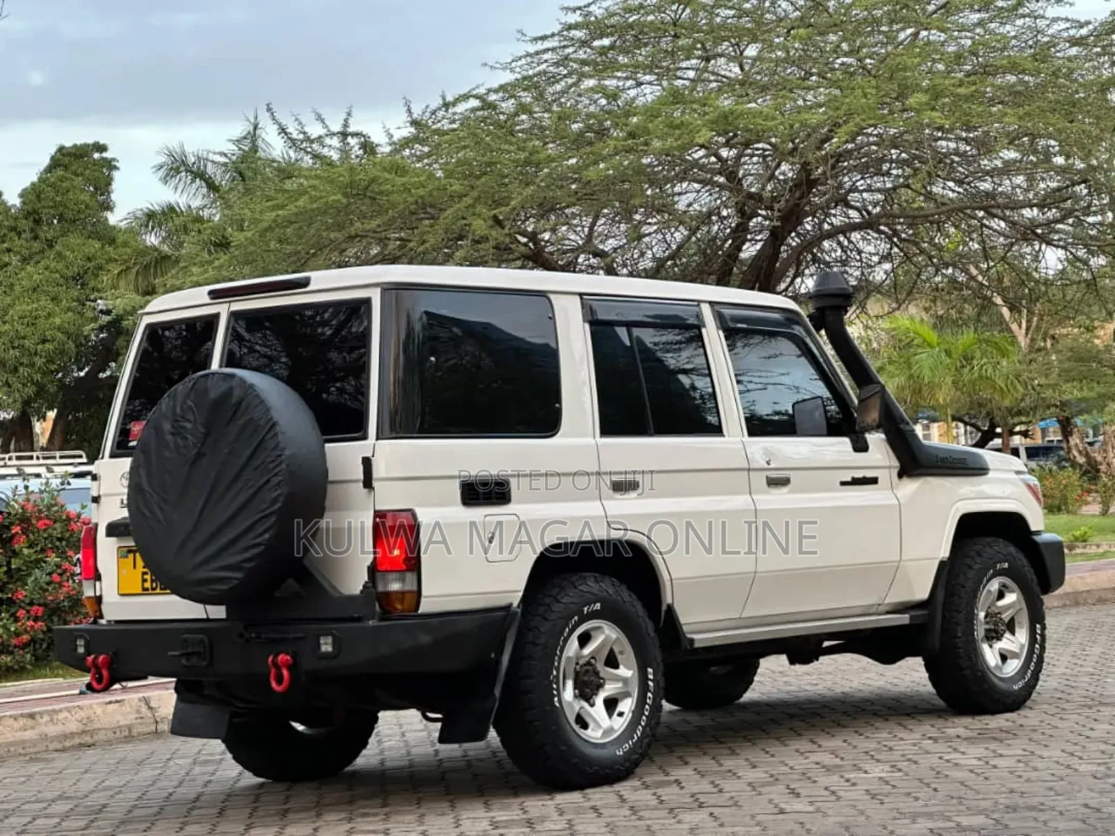 Toyota Land Cruiser 2015 White