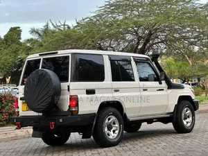 Toyota Land Cruiser 2015 White