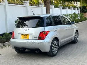 Toyota IST 2005 Silver