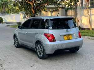 Toyota IST 2005 Silver