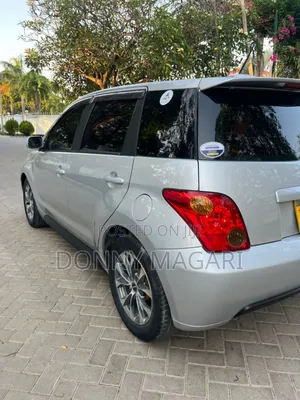 Toyota IST 2005 Silver