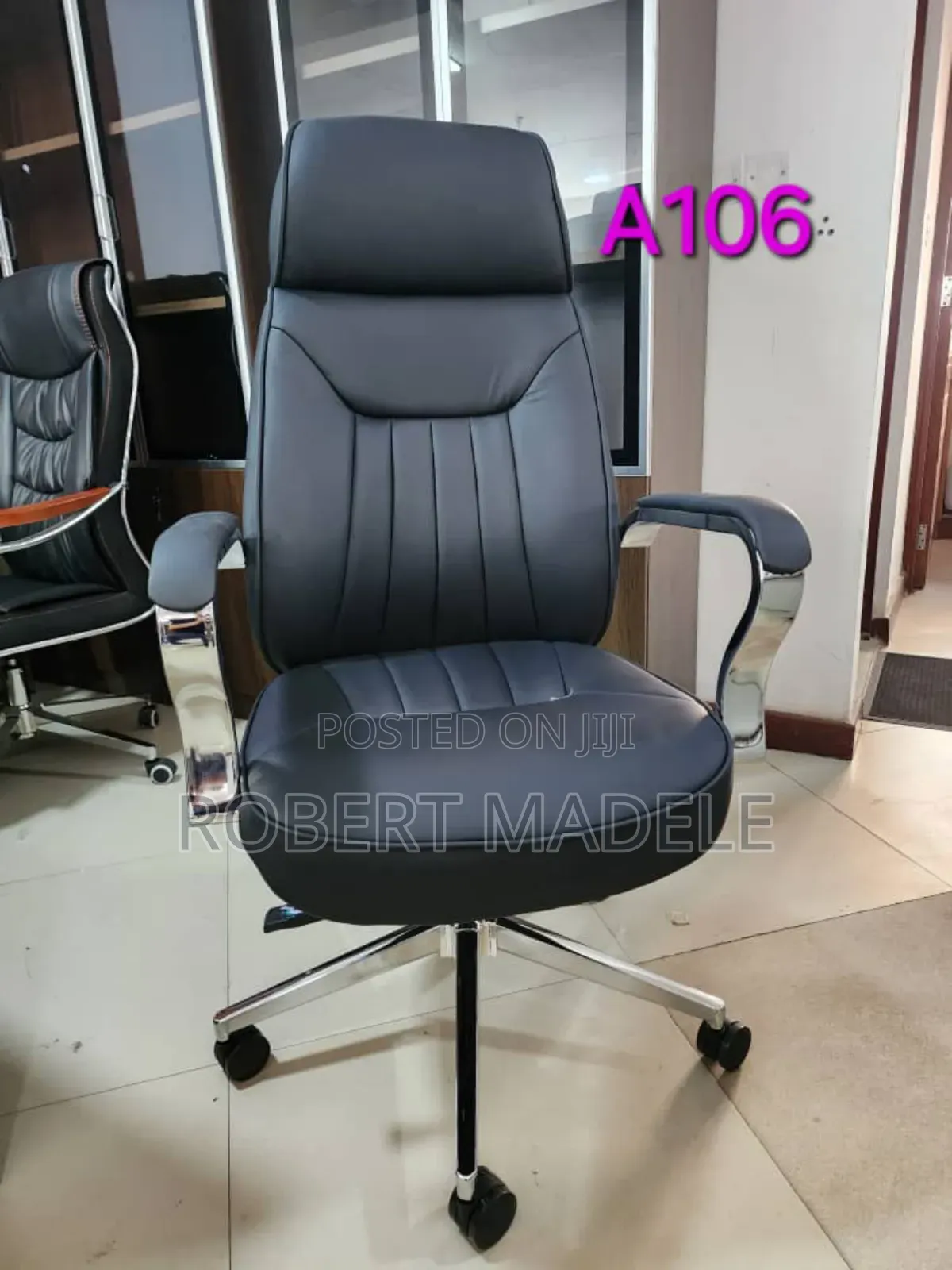 Kiti Leather Boss