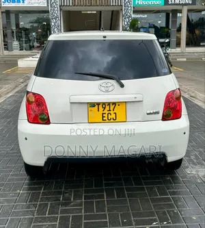 Toyota IST 2003 White