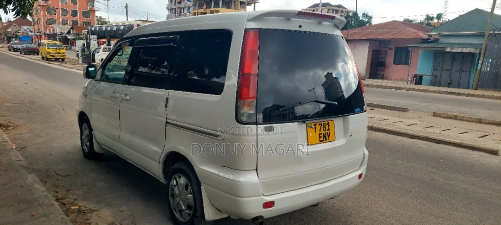 Toyota Noah 2001 White