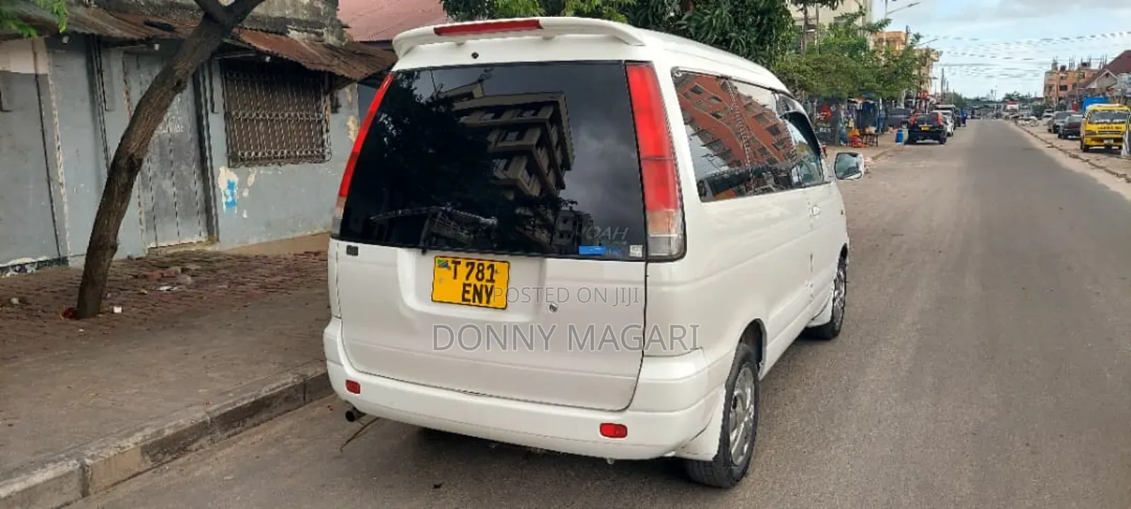 Toyota Noah 2001 White