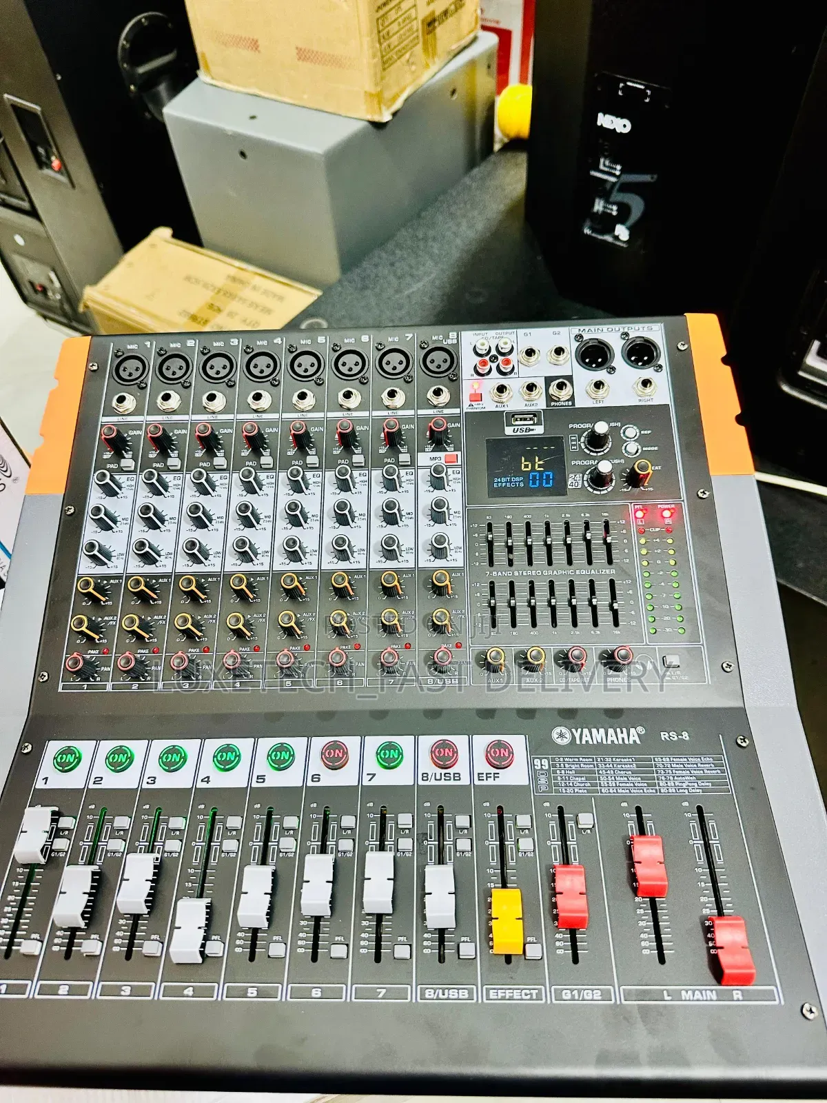 Yamaha 8-Channel Rs-8 Powered Audio Mixer