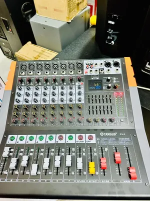 Yamaha 8-Channel Rs-8 Powered Audio Mixer