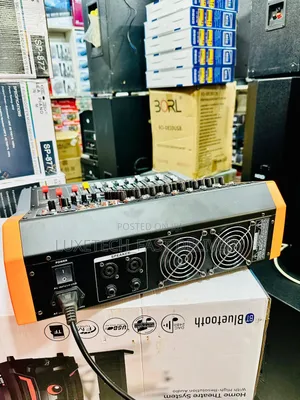 Yamaha 8-Channel Rs-8 Powered Audio Mixer