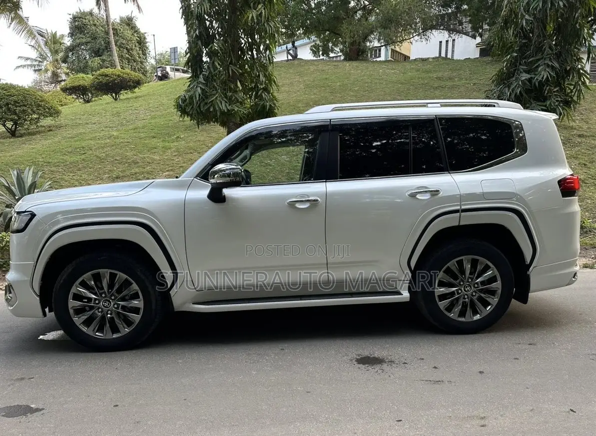 New Toyota Land Cruiser 2023 Pearl