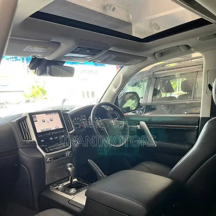 Toyota Land Cruiser 4.6 V8 ZX 2018 Black