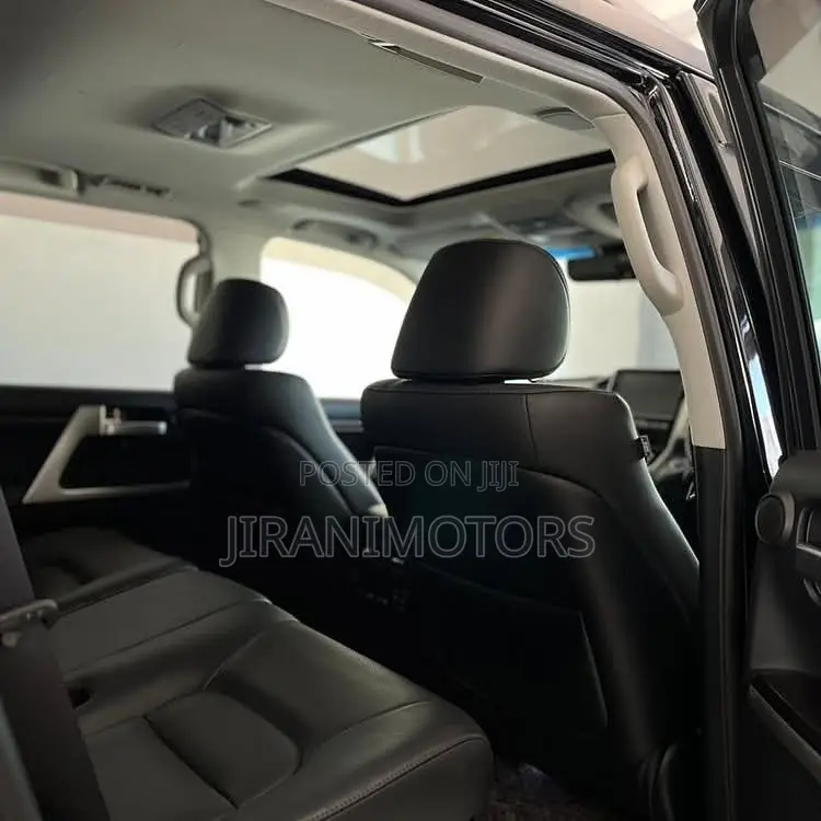 Toyota Land Cruiser 4.6 V8 ZX 2018 Black