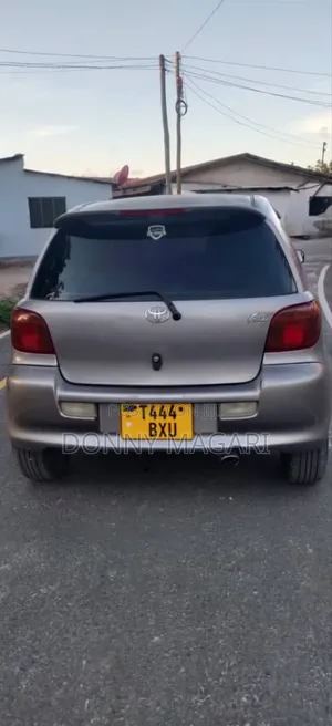 Toyota Vitz 2004 Gray