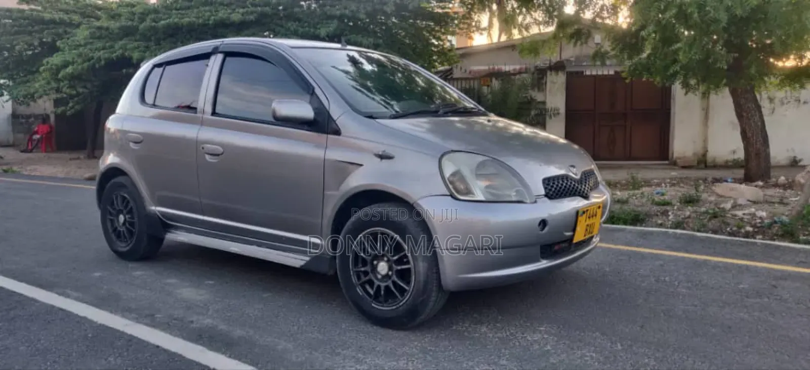 Toyota Vitz 2004 Gray