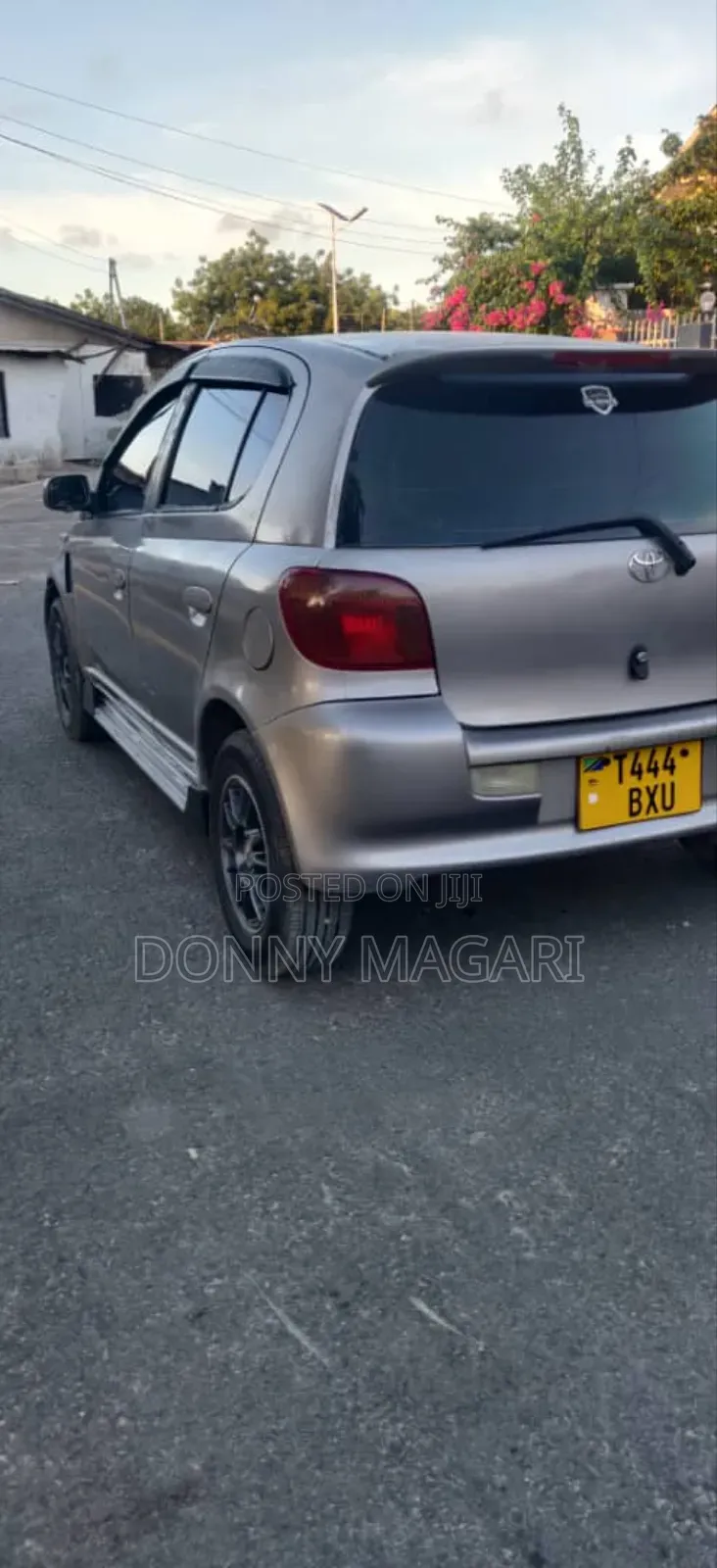 Toyota Vitz 2004 Gray