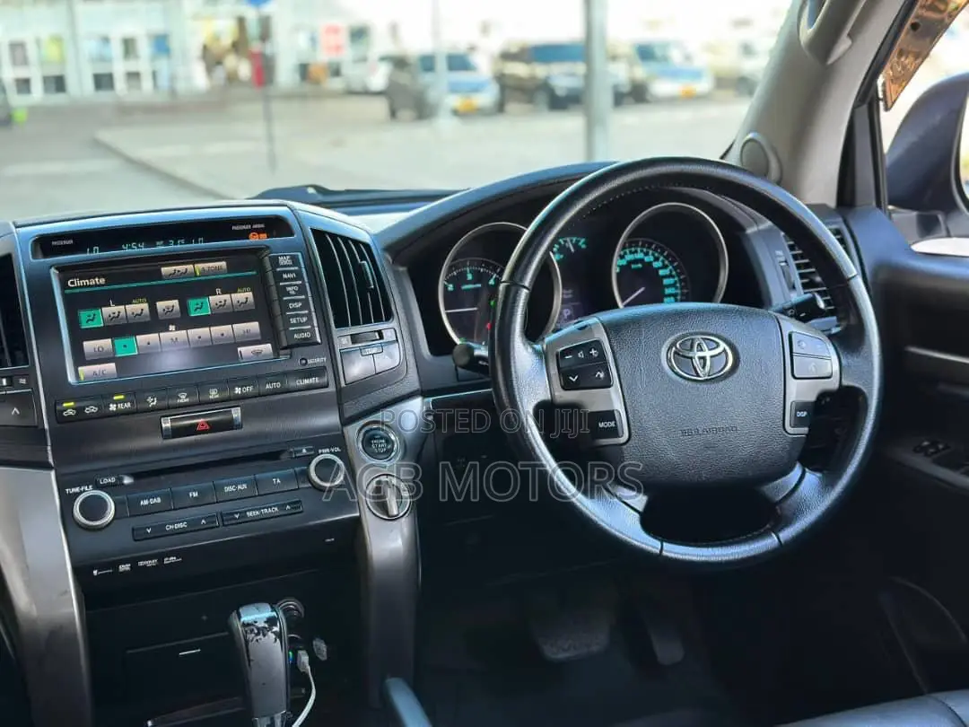 Toyota Land Cruiser 2013 Silver
