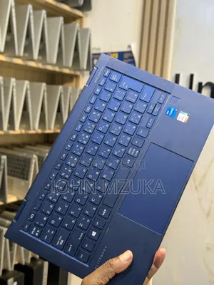 New Laptop HP Dragonfly G2 8GB Intel Core I5 SSD 256GB