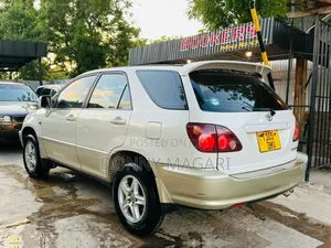 Toyota Harrier 2002 Gold